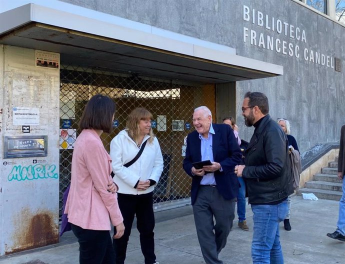 El alcaldable de ERC en Barcelona, Ernest Maragall, junto a los consellers de Cultura y Territorio de la Generalitat, Natlia Garriga y Juli Fernndez, y la concejal de ERC en el Ayuntamiento de Barcelona, Rosa Suriñach