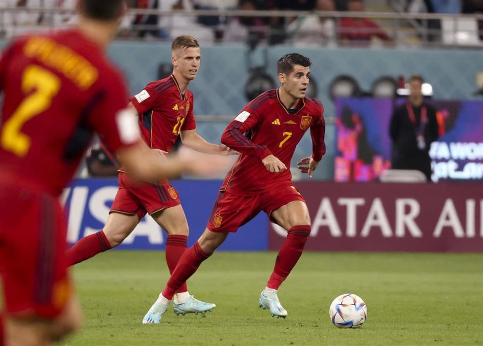 Archivo - Álvaro Morata y Dani Olmo con la selección española en el Mundial de Catar