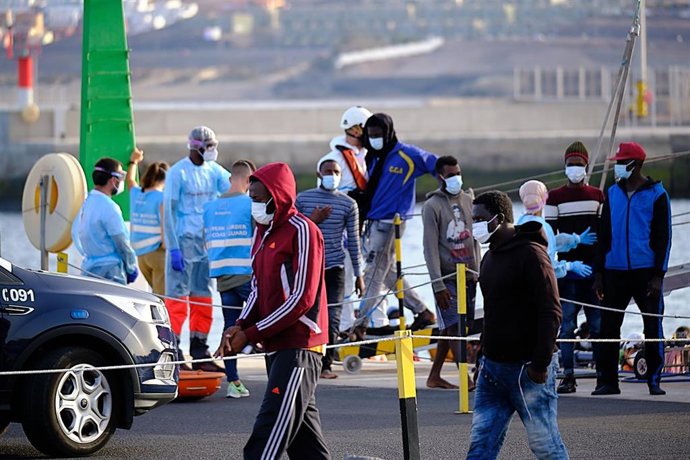 Archivo - Dispositivo de asistencia sanitaria ante la llegada de migrantes en Fuerteventura (Islas Canarias)