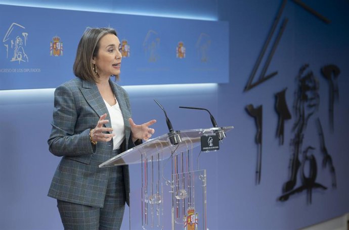 La portavoz del PP en el Congreso, Cuca Gamarra, durante una rueda de prensa posterior a la reunión de la Junta de Portavoces, en el Congreso de los Diputados, a 14 de marzo de 2023, en Madrid (España).