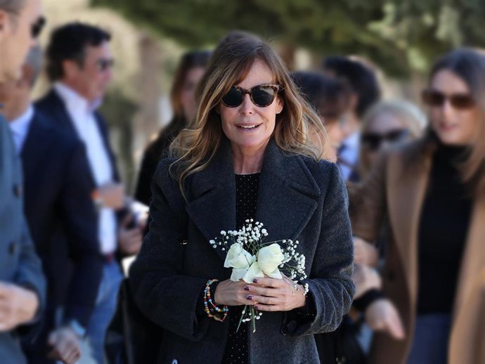 LARA DIBILDOS DESPIDE PARA SIEMPRE A SU MADRE, LAURA VALENZUELA