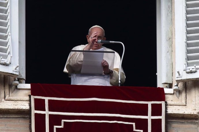 Archivo - El Papa Francisco en el Ángelus.