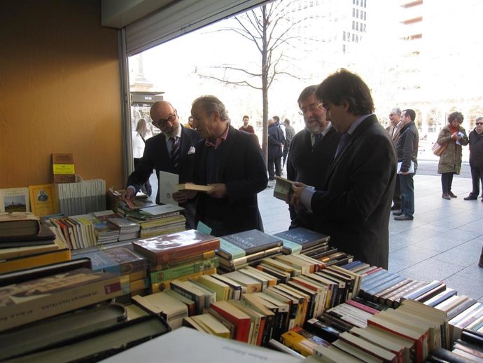 El director general de Cultura ha asistido a la inauguración de la VIII Feria del Libro Viejo y Antiguo.