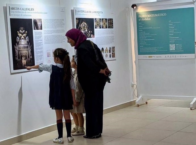 La Fundación Descubre y el Instituto Cervantes estrenan en Orán (Argelia) la exposición 'Paseo Matemático al-Ándalus'