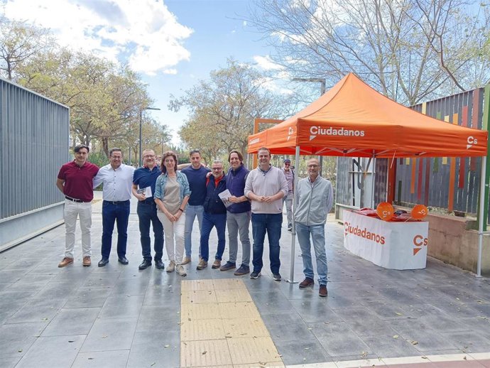 Punto informativo de CS en Almería