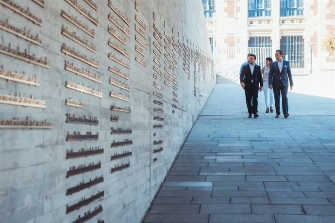 Pere Aragons durante su visita al Museo de la Memoria de Santiago de Chile