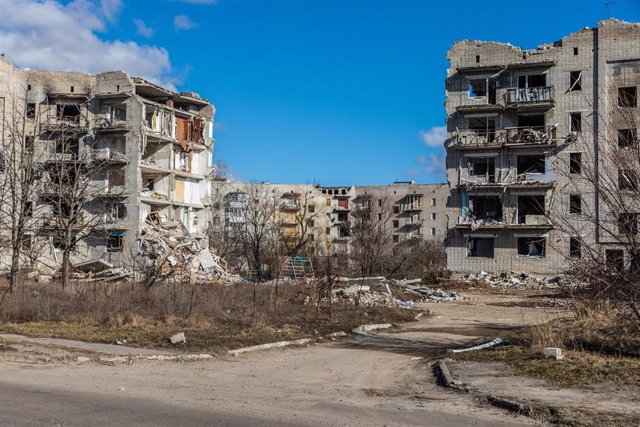 Edificios destruidos por los ataques rusos en Izium, Ucrania