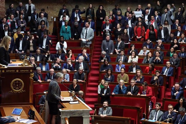 La primera ministra de Francia, Elisabeth Borne, habla ante la Asamblea Nacional