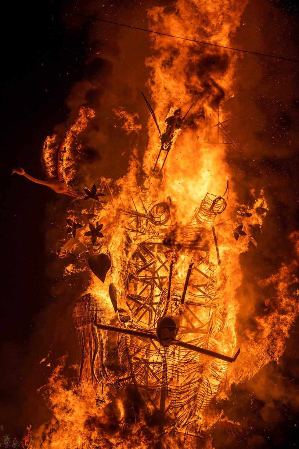 El fuego durante la Crem de la Falla del Ayuntamiento de Valncia, a 19 de marzo de 2023, en Valncia
