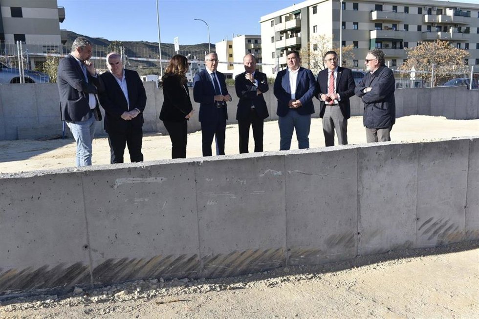 Visita a las obras del parque de bomberos de Antequera.