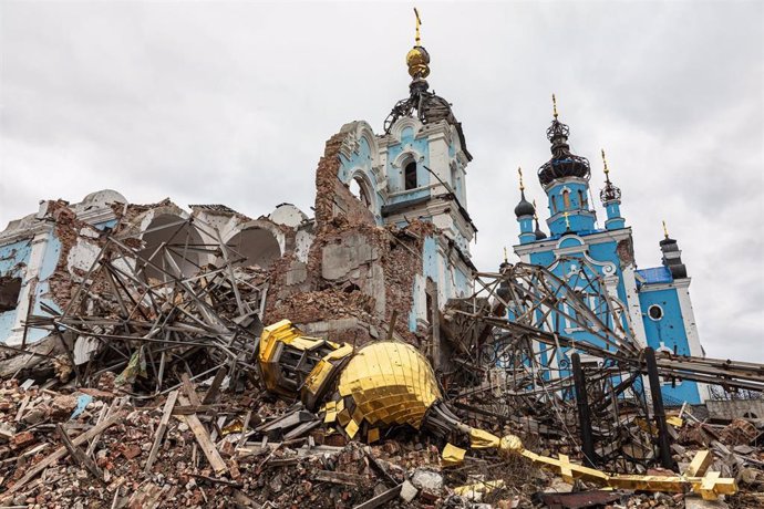 Una iglesia en ruinas por los bombardeos en Ucrania