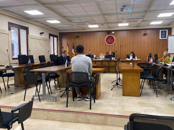 En la Audiencia Provincial, el hombre condenado por abusos a su hija, de la que tenía custodia compartida.