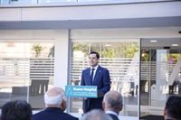 Moreno defiende el esfuerzo de su gobierno por garantizar una sanidad pública que "seguirá siendo universal y gratuita"