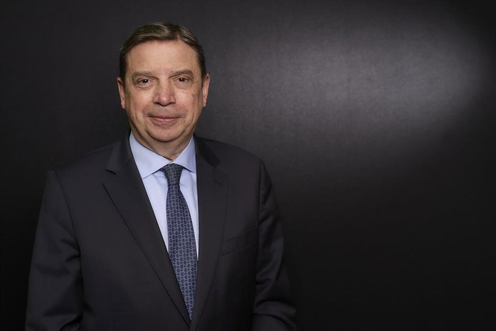 Archivo - El ministro de Agricultura, Pesca y Alimentación, Luis Planas, posa para Europa Press, a 11 de abril de 2022, en Madrid (España). Luis Planas es inspector de trabajo, diplomático, político y, actualmente, ministro de Agricultura, Pesca y Alime