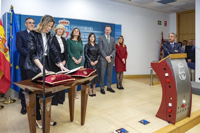 Jezabel Morán toma posesión como nueva consejera de Obras Públicas.
