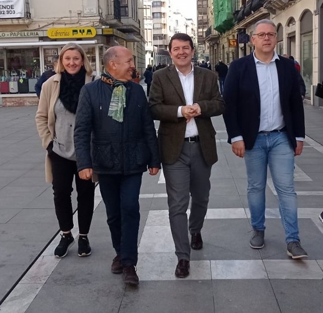 Isabel Blanco, José María Barrios, Alfonso Fernández Mañueco y Jesús María Prada recorren las calles de Zamora.