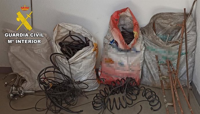 Imagen de la Guardia Civil sobre el robo de cobre y chatarra en una nave de La Demanda