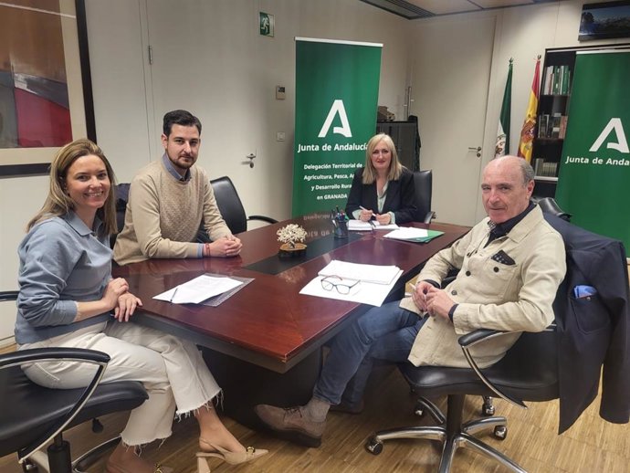 Reunión de Asaja con la delegada de Agricultura de la Junta en Granada, Celia Santiago.
