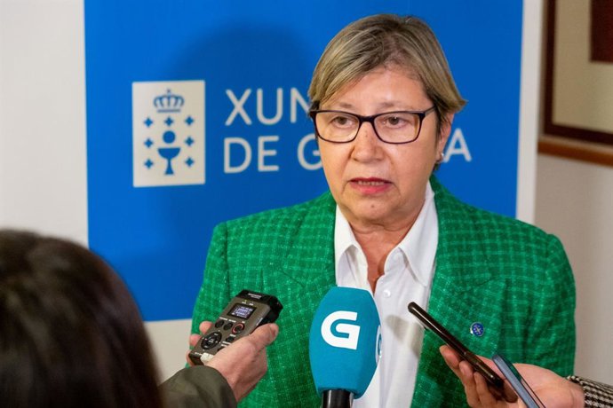 La conselleira do Mar, Rosa Quintana, en declaraciones a los medios antes de presidir el Consello de Pesca.