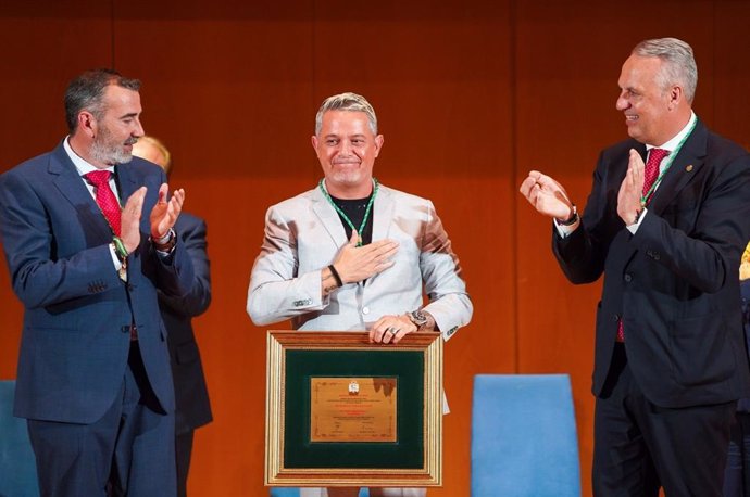 Alejandro Sanz recibe el título de Hijo Predilecto de la provincia de Cádiz