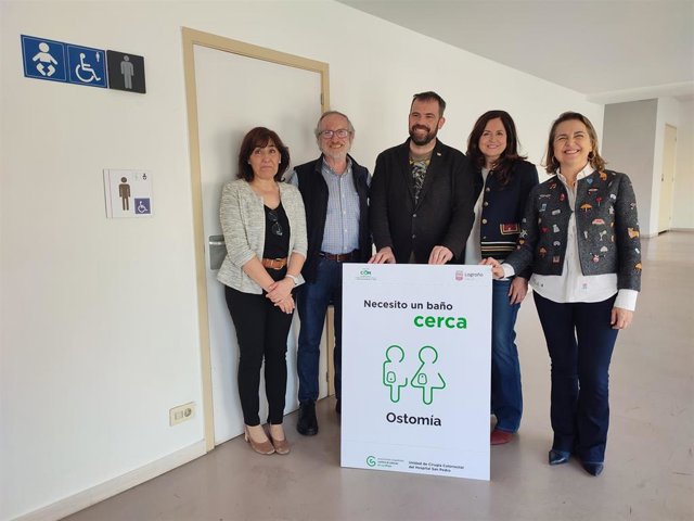 El Ayuntamiento de Logroño adapta 18 baños municipales para facilitar su uso a personas ostomizadas