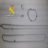 Detenido un joven acusado de robar joyas valoradas en 5.000 euros en una vivienda de Huelma (Jaén)