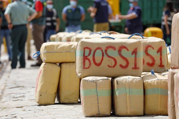 Archivo - Uno de los mayores alijos de droga incautado en alta mar en Huelva en 2021.