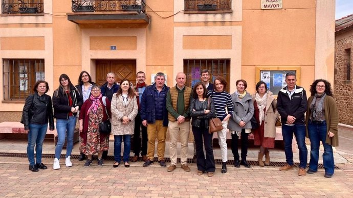 Grupo de archiveros de la provincia de Segovia en su reunión en Fresno de Cantespino .
