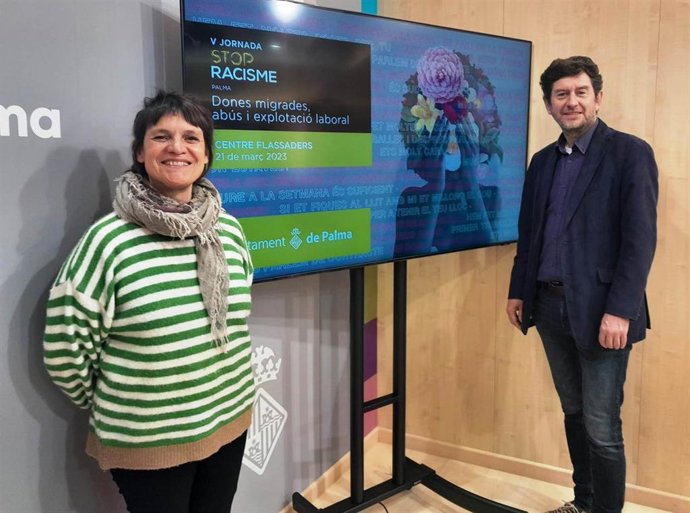 El regidor de Justicia Social, Feminismo y LGTBI, Alberto Jarabo, presenta el programa de las 'V Jornadas STOP Racismo'.