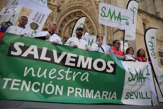 Imagen de la protesta del SMA en Sevilla por la situación de la atención primaria en Andalucía