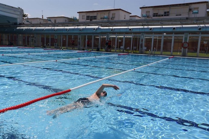 Archivo - Una piscina municipal.