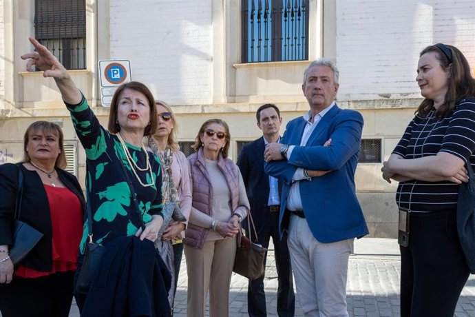 Aumesquet se reúne con representantes de las entidades vecinales Torre del Oro, Santa Cruz y Arenal.