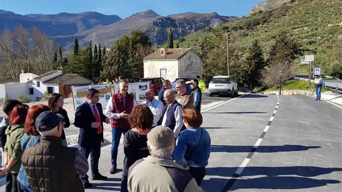 Inauguración de la carretera tras su mejora.