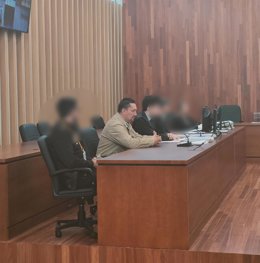 Manuel M.B., acusado de asesinar a su proveedor de cocaína en la parroquia redondelana de Chapela, en el juicio contra él en la sección quinta de la Audiencia Provincial de Pontevedra, con sede en Vigo.