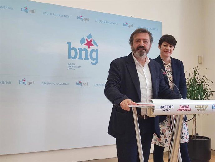 O deputado do BNG Luís Álvarez xunto á líder da formación, Ana Pontón, nunha rolda de prensa