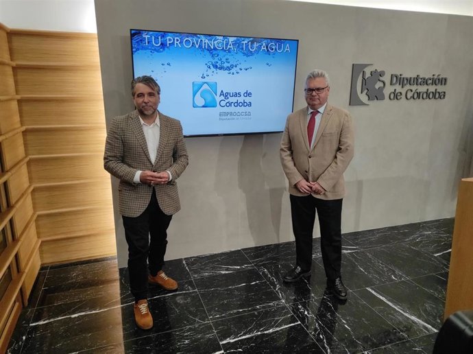 El presidente de Emproacsa, Esteban Morales (dcha.), y el gerente de Aeopas, Luis Babiano.