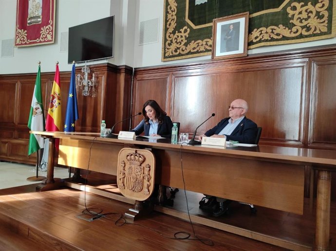 Madueño durantela rueda de prensa