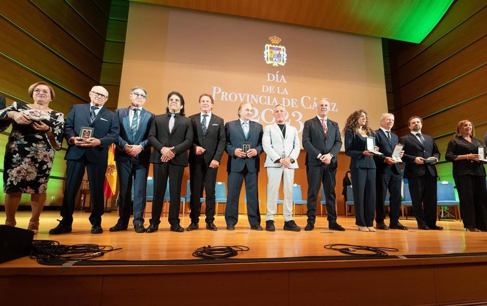 Los artistas Alejandro Sanz y Lola Flores, a título póstumo, son distinguidos como Hijos Predilectos de Cádiz por la Diputación provincial durante el acto institucional de entrega de galardones con motivo de la celebración del Día de la Provincia. 