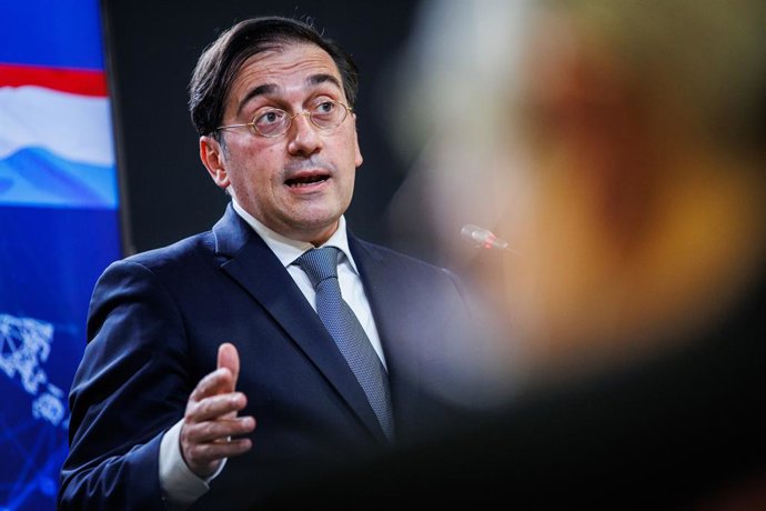Archivo - El ministro de Asuntos Exteriores, Unión Europea y Cooperación, José Manuel Albares, en una rueda de prensa después de su reunión, en el Ministro de Asuntos Exteriores, en el Palacio de Viana, a 21 de diciembre de 2021, en Madrid (España). Est