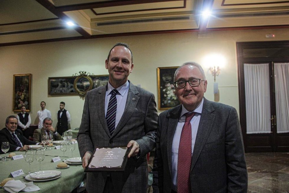 El rector de la UNIA, José Ignacio García, premiado por el Foro de Justicia y Defensa Nacional.
