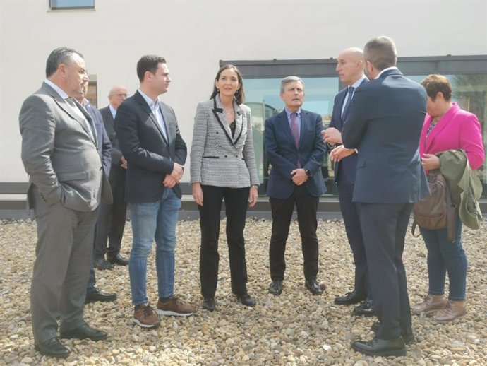 La ministra de Industria, Comercio y Turismo visita el Parador de San Marcos (León) acompañada de representantes de Turespaña y de autoridades locales