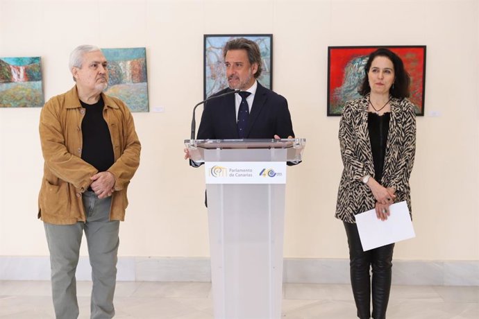 El Parlamento de Canarias inaugura la exposición "Sensaciones", del artista Carlos Jorge González