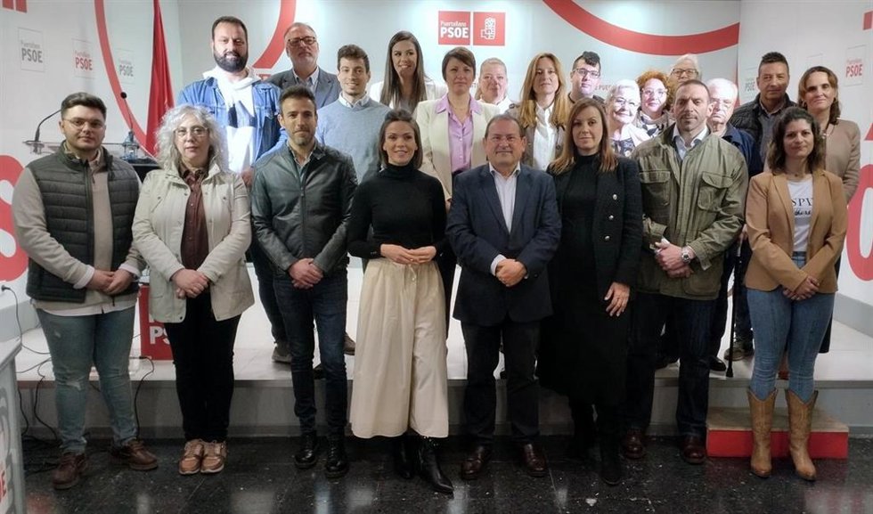El alcalde y candidato a la alcaldía de Puertollano, Adolfo Muñiz, ha presentado la lista de hombres y mujeres que le acompañarán en la carrera a las elecciones municipales del 28 de mayo