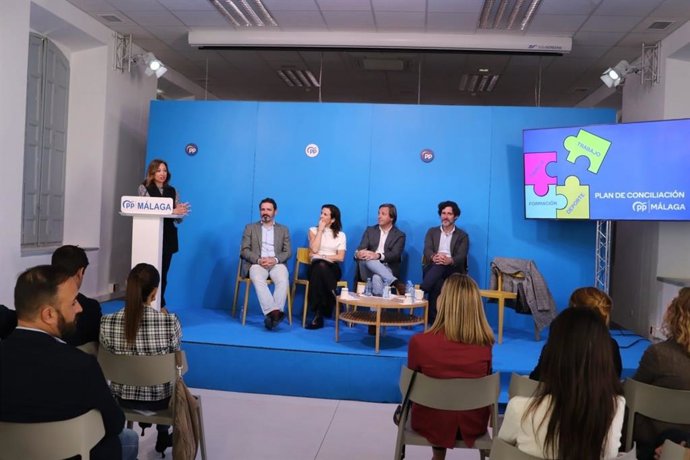 La presienta del PP de Málaga, Patricia Navarro, durante la presentación del Plan de Conciliación de la formación provincial