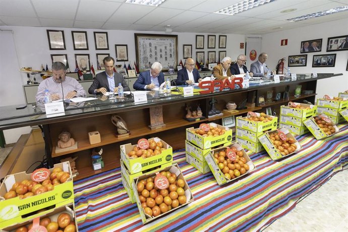 Firma del tercer convenio del tomate de SPAR Gran Canaria con Coagrisan