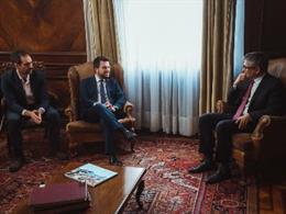 El ministre d'Hisenda de l'Argentina, Mario Marcel, i el d'Economia, Foment i Turisme, Nicolás Grau, amb el president catal, Pere Aragons