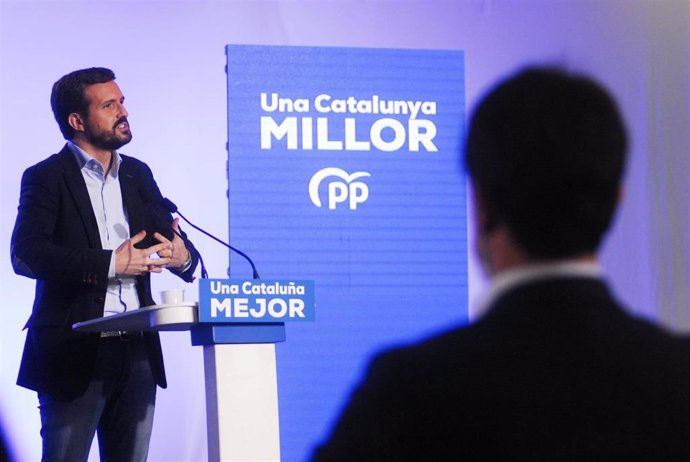 Archivo - El presidente del Partido Popular, Pablo Casado interviene durante un acto central de campaña electoral en L'Hospitalet de Llobregat en Barcelona, Cataluña (España), a 7 de febrero de 2021. 