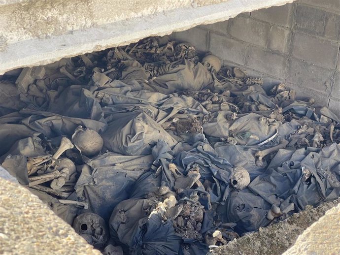 Sevilla.-Sanz denunciará a la Fiscalía la localización de "cientos de huesos humanos" en "una escombrera" del cementerio