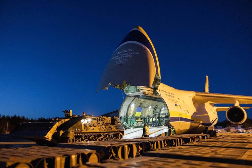 Noruega hace entrega de ocho tanques a Ucrania