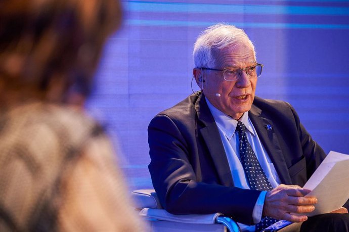 Archivo - HANDOUT - 30 March 2021, Belgium, Brussels: European Union High Representative for Foreign Affairs Josep Borrell (R) speaks during the second day of the fifth Brussels Conference on 'Supporting the future of Syria and the region' at the Europe